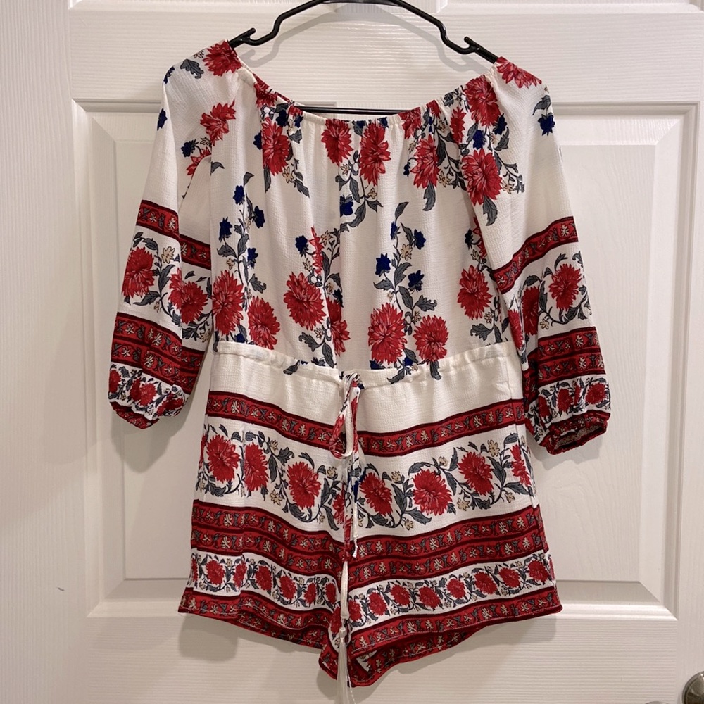 Off the shoulder romper from Simplee. Size S. White with red roses/green leaves